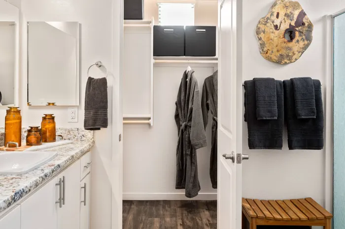 logan-at-deer-valley-home-bathroom-closet