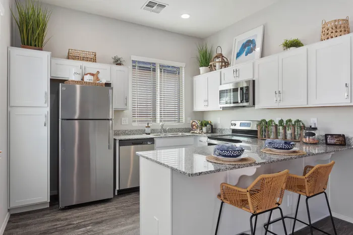 logan-at-ellsworth-dining-kitchen