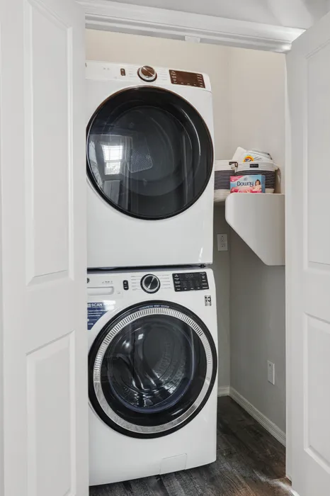 logan-at-ellsworth-washer-dryrer