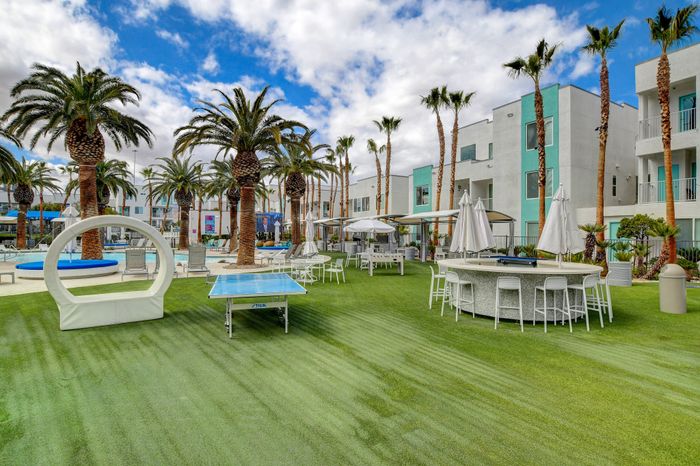 south-beach-by-logan-resort-outdoor-commonarea