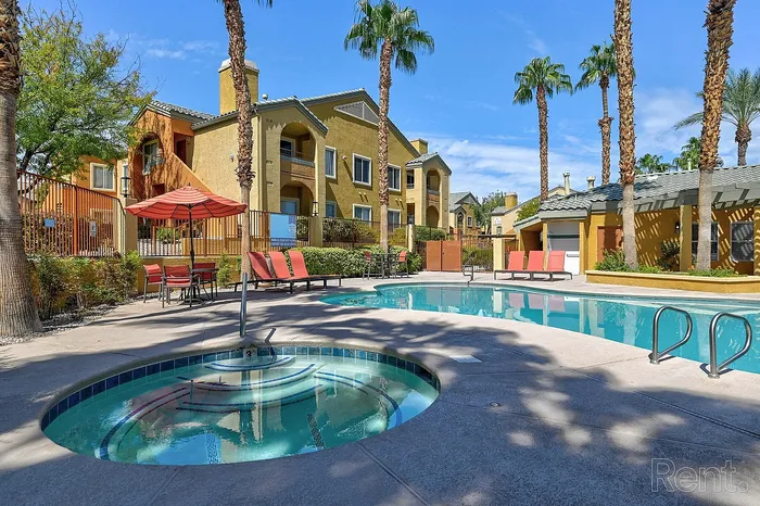 logan-charleston-jacuzzi