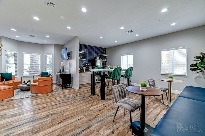 logan-charleston-club