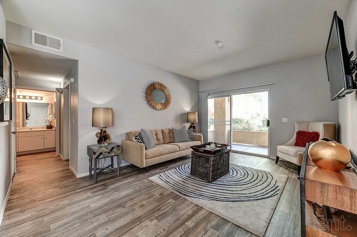 logan-charleston-livingroom