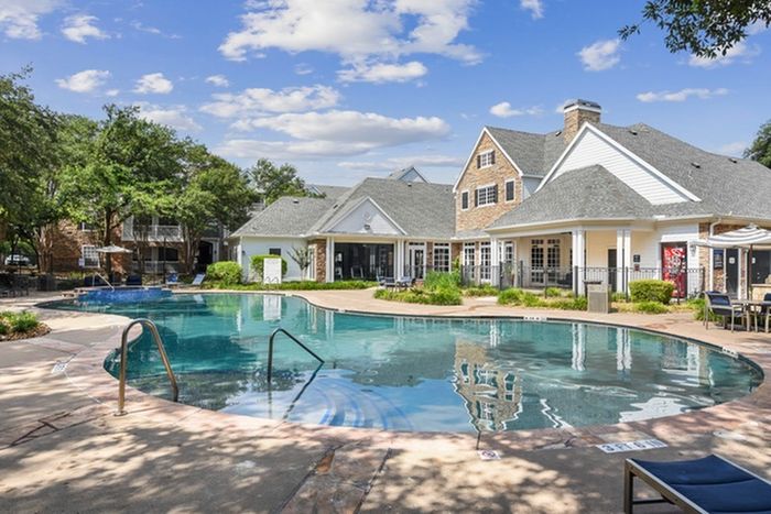 Classic pool area with outdoor seating and pool umbrellas at Lantower Round Rock.