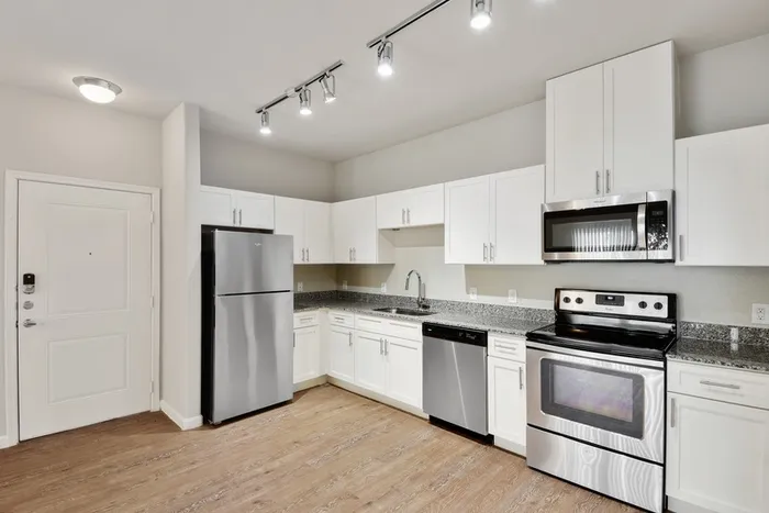 Apartment Kitchen with granite countertops and stainless steel appliances at Lantower Edgewater