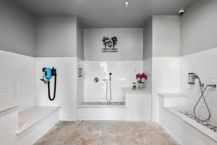 Dog, Cat, and Pet grooming area, fit with tiled showers and blow drying area at Lantower Techridge apartments