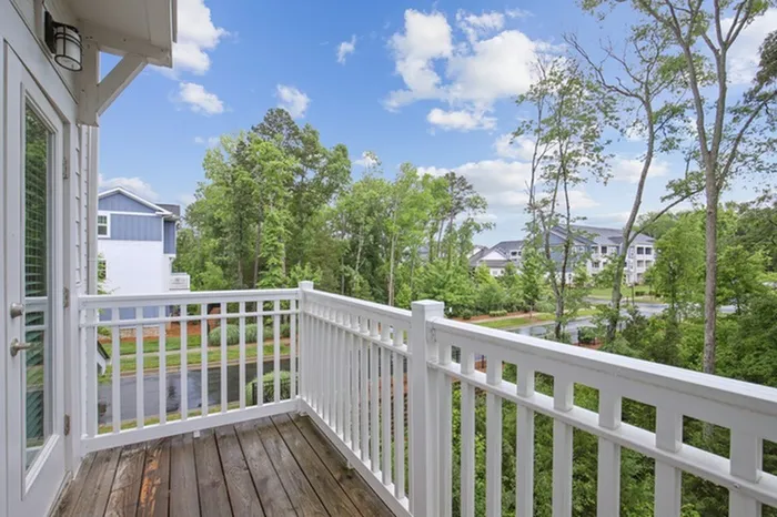Balcony with a view of nature at Lantower Garrison Park.