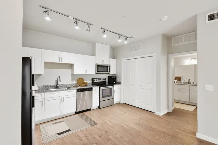 Spacious kitchen with hardwood floors, accessible cabinets and stainless steel appliances in Lantower Edgewater