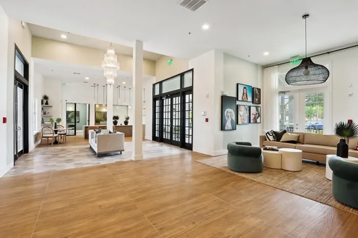 Tortuga Bay at Waterford Lakes leasing office with bright lighting and modern finishes.