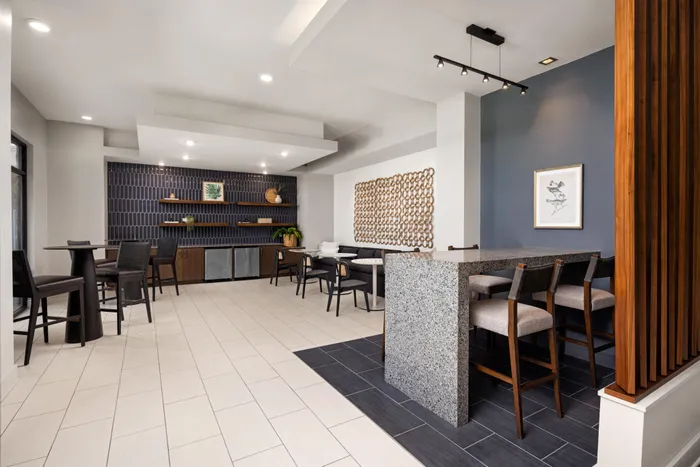 Clubroom at Lantower Waverly with booth style seating, tables and chairs and modern décor.