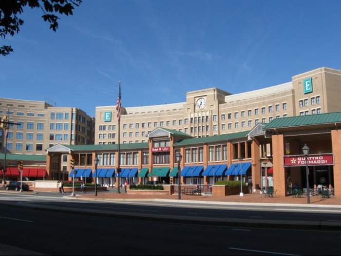Steps Away From Shopping and Dining | Alexandria VA Apartments For Rent | Carlyle Place