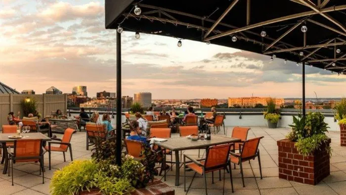 Rooftop Sundeck | Arlington VA Apartments For Rent | Meridian at Courthouse Commons