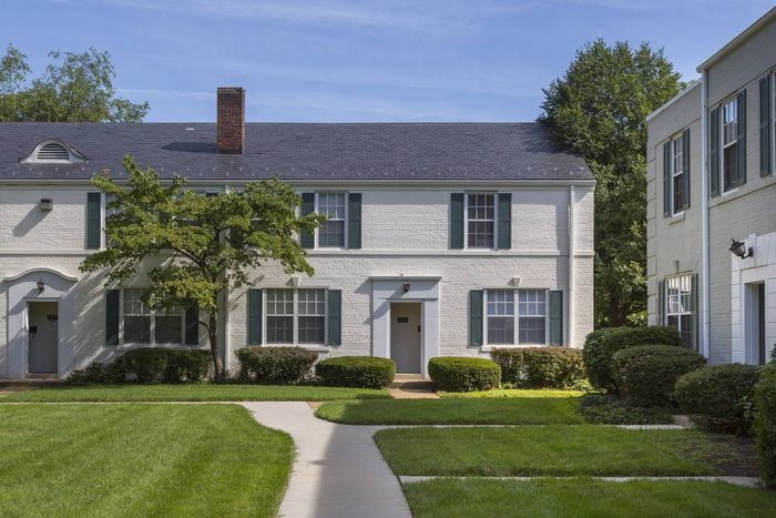 Outside Apartments | Arlington VA | Ballston Park