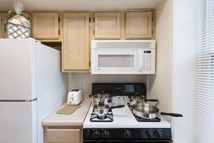 Kitchen With Gas Cooking | Ballston Park | Arlington Apartments for Rent