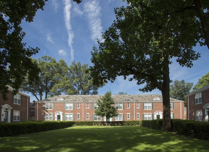 Green Sitting Area | Ballston Park | Arlington Apartments for Rent