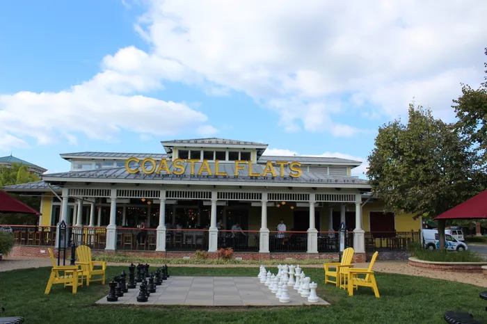 Near shopping and dining