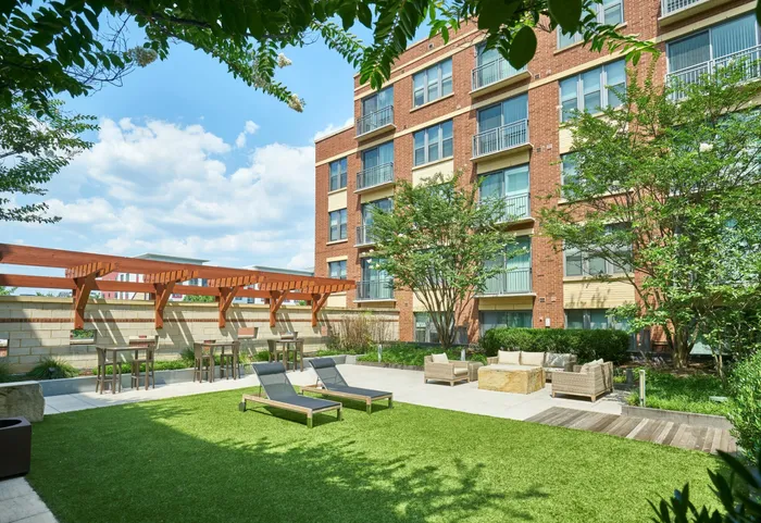 Expansive Courtyard | Apartments in Washington DC | 360H Apartments