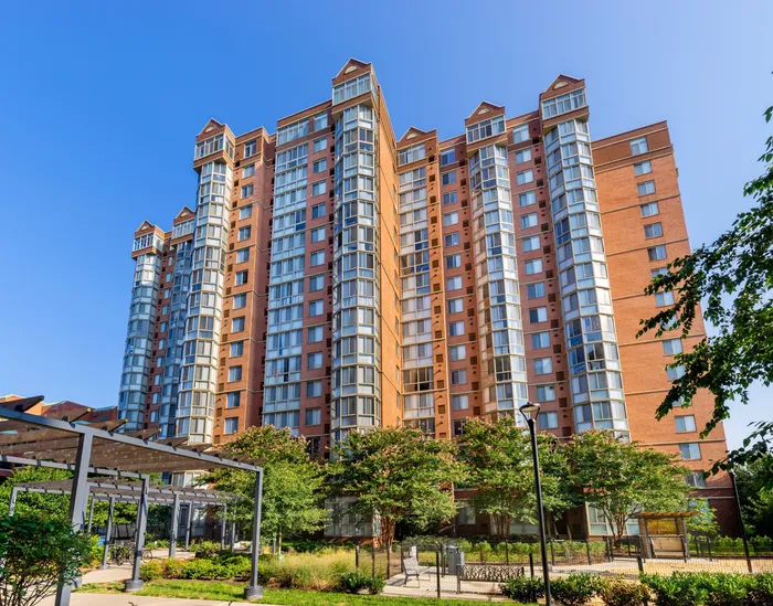 Meridian at Braddock Station | Luxury Alexandria VA Apartments
