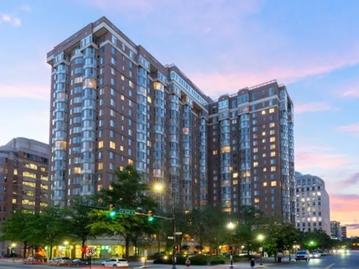 Meridian at Ballston Commons at Sunset | Arlington VA Apartments
