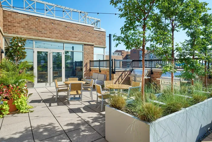 Rooftop Sundeck and Lounge| Meridian at Ballston Commons