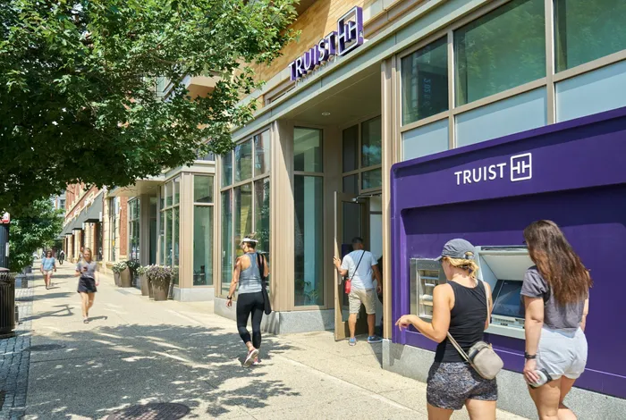 360 H Street With Truist Bank Onsite | Washington DC Apartments | H Street Apartments