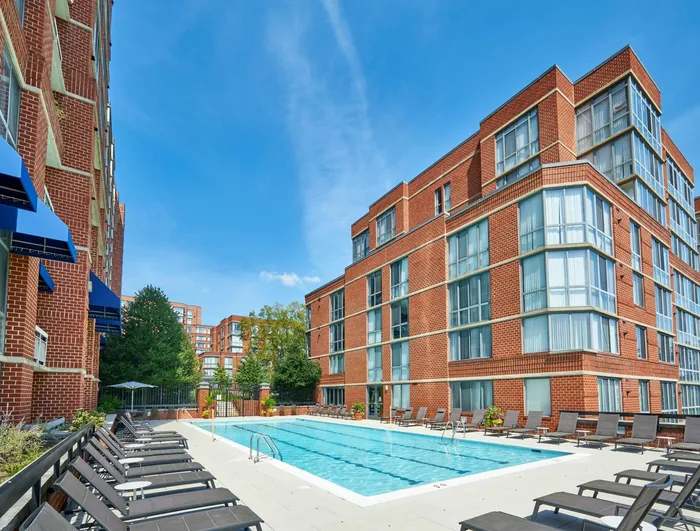 Enjoy Summer Days at the Pool | Meridian at Courthouse Commons | Luxury Arlington VA Apartments