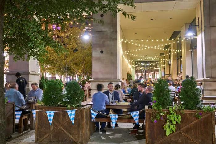 Enjoy Time With Friends at Nearby Courthaus Social | Meridian at Courthouse Commons | Luxury Arlington VA Apartments
