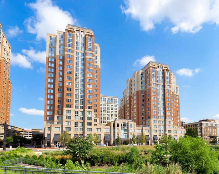 Apartments in Alexandria, VA | Carlyle Place
