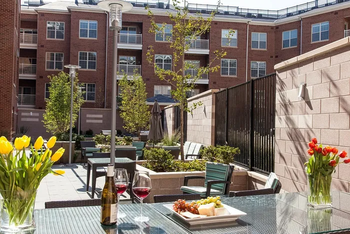 Urban Courtyard With BBQ & Seating Areas | Madison at Ballston Station | Arlington VA Apartments