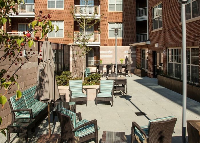 Urban Courtyard With BBQ & Seating Areas | Madison at Ballston Station | Arlington VA Apartments
