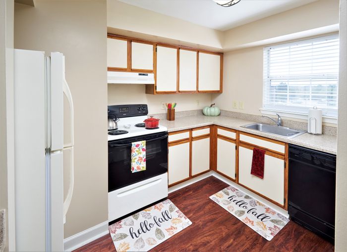 Large Kitchen | Evans Ridge Apartments | Leesburg VA Apartments | Affordable Apartments | Affordable Leesburg VA Apartments