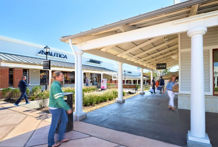 Shop at Nearby Leesburg Outlet Mall | Evans Ridge Apartments | Leesburg VA Apartments | Affordable Apartments | Affordable Leesburg VA Apartments