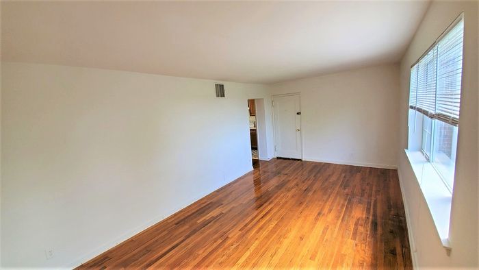 East Falls Apartments Living Room | East Falls Apartments | Affordable Falls Church VA Apartments | Affordable Arlington VA Apartments