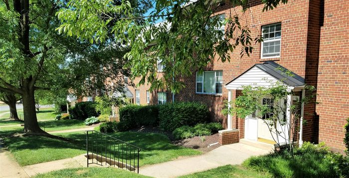 Enjoy Abundant Green Space at East Falls Apartments | Affordable Falls Church VA Apartments | Affordable Arlington VA Apartments