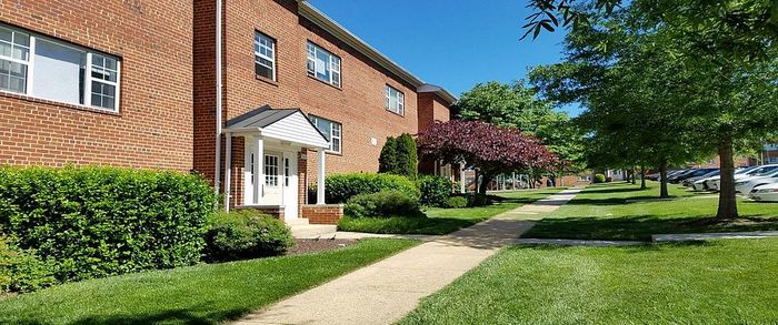 Enjoy Abundant Green Space at East Falls Apartments | Affordable Falls Church VA Apartments | Affordable Arlington VA Apartments
