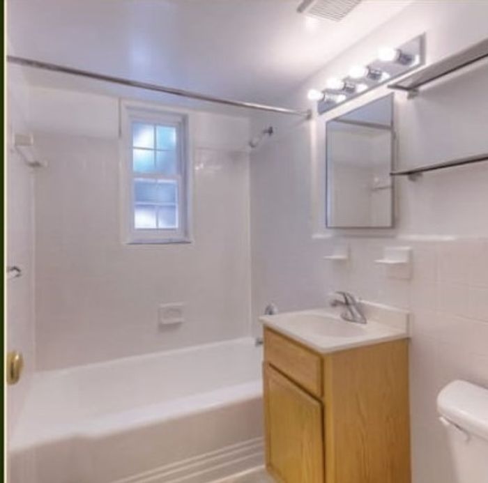 Image of a Bathroom | Quebec Apartments | Arlington VA Apartments | Affordable Arlington VA Apartments