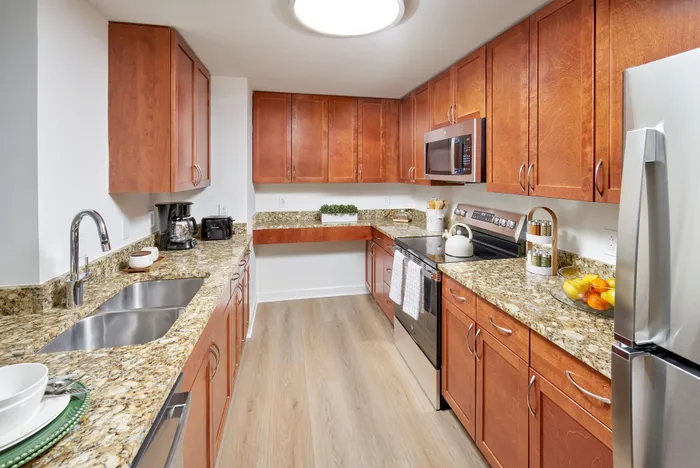 Renovated Kensington 2BR with den kitchen featuring granite counters and stainless steel appliances. | Meridian at Eisenhower Station | Luxury Alexandria VA Apartments