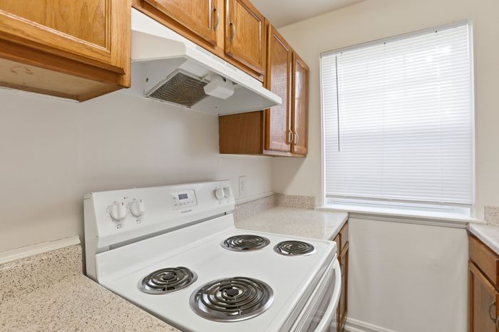 East Falls Apartments Kitchen | East Falls Apartments | Affordable Falls Church VA Apartments | Affordable Arlington VA Apartments