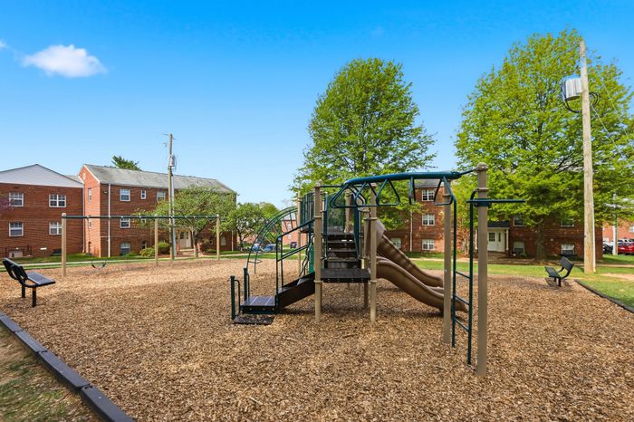 East Falls Playground | East Falls Apartments | Affordable Falls Church VA Apartments