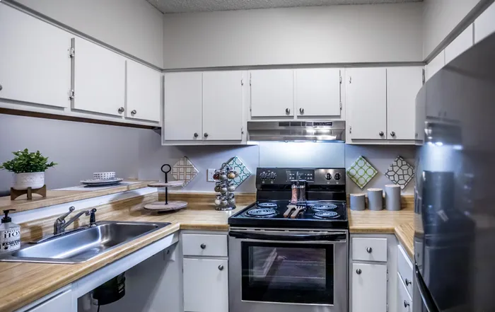 1 BR, 1 BA - 580SF
