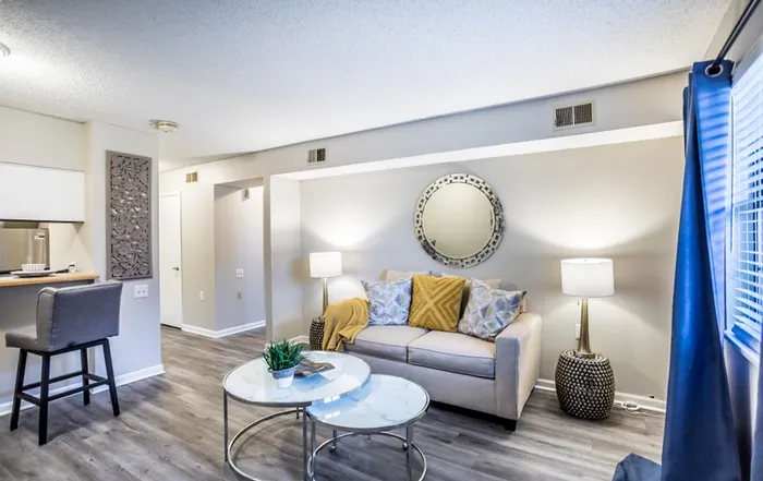 1 BR, 1 BA - 580SF