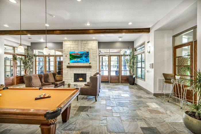 Pool table