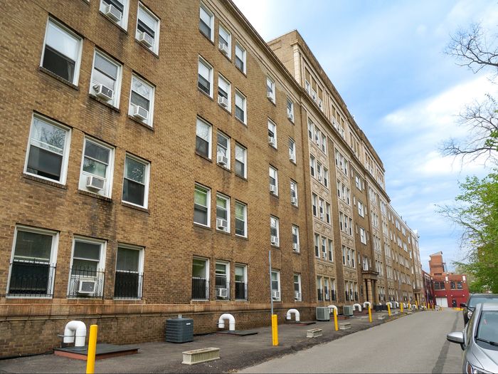 Street level view of the Morrowfield Avenue on Alderson Street