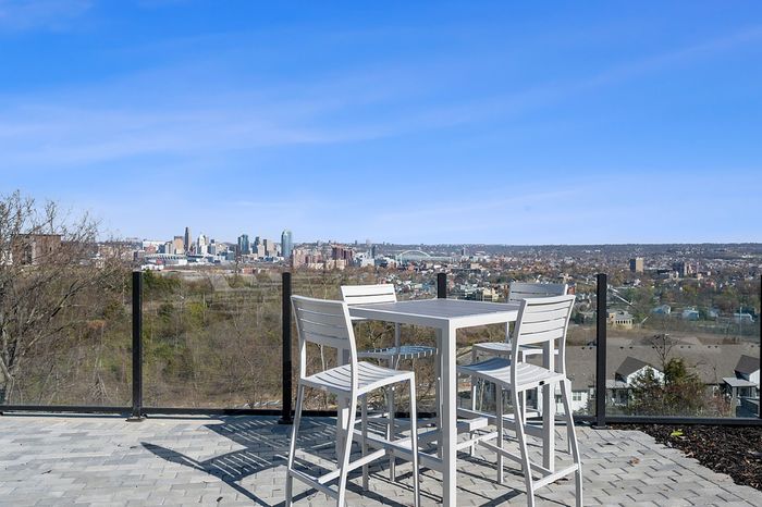 Tapestry Ridge Table with View