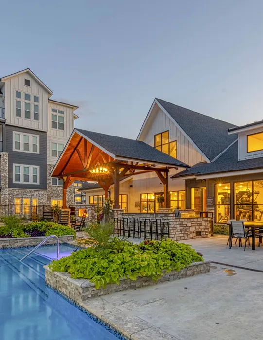outdoor poolside kitchen Encore Apartments Belton MO