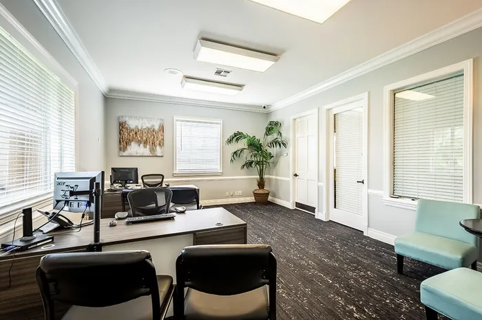 Leasing center