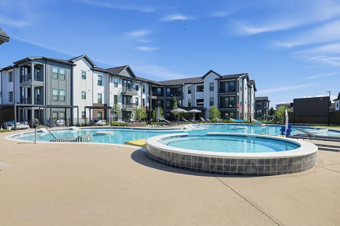 Ivy & Elm - Outdoor Pool Area