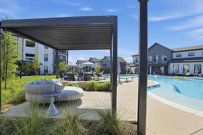 Ivy & Elm - Poolside Lounge Area