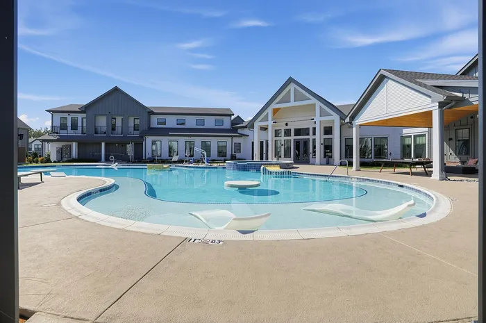Ivy & Elm - Outdoor Pool