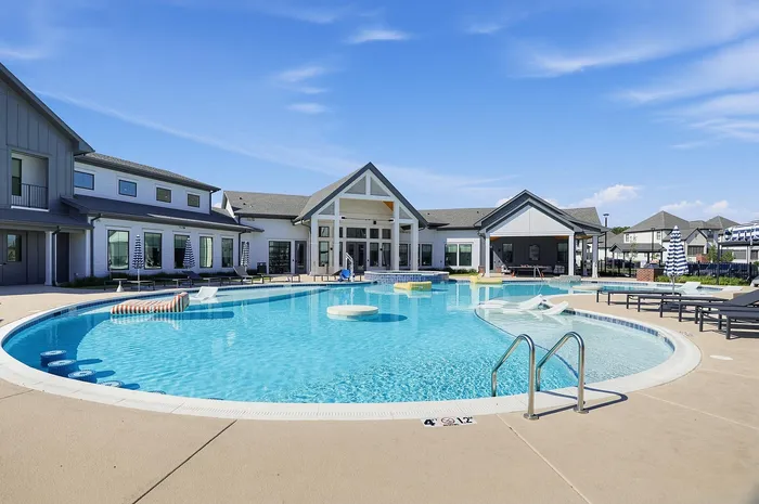 Ivy & Elm - Outdoor Pool